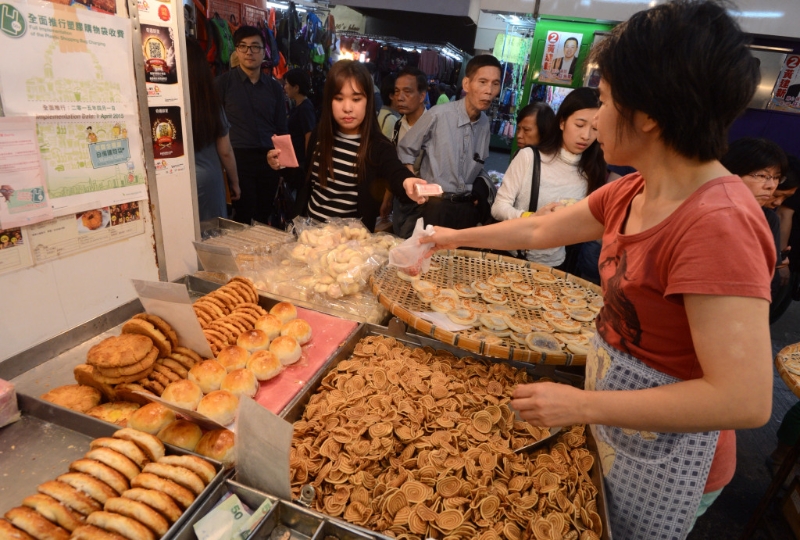 「奇趣餅家」店舖內自設工場。（資料圖片）