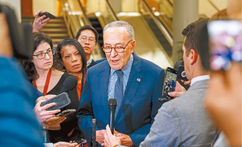 参议院正式否决边境安全及援助盟友法案后，多数党领袖舒默迅速调整策略。 美联社