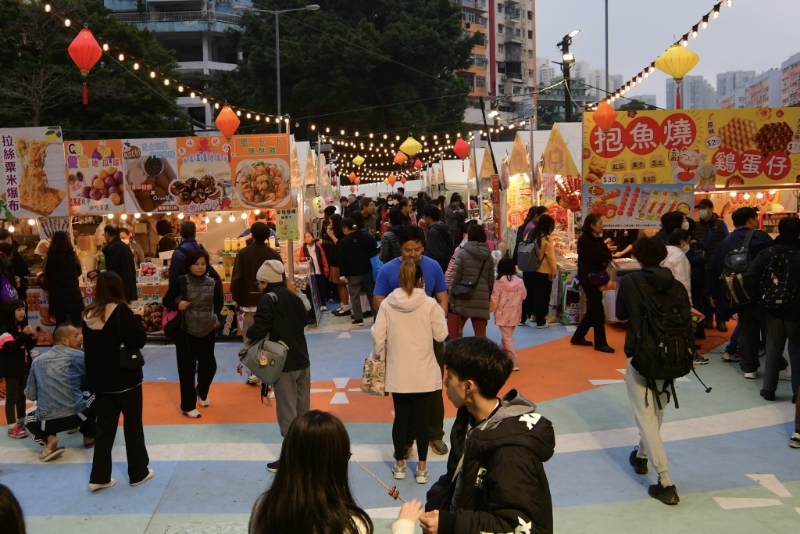 “龙腾观塘新春夜市”开幕