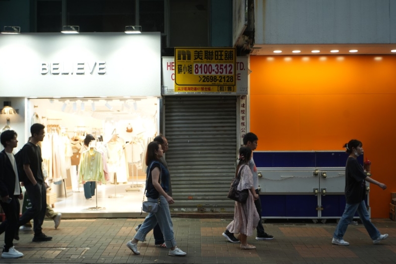 尖沙咀街头有铺位空置正在招租。 刘骏轩摄