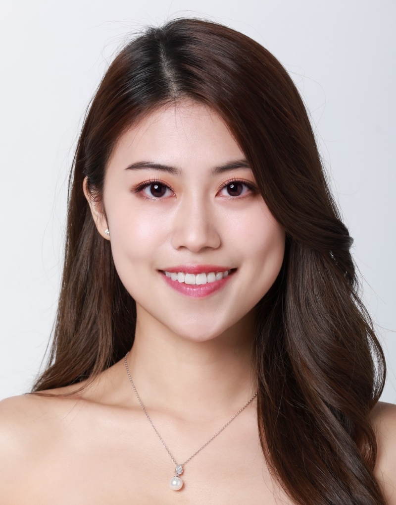 钟翠诗（Tracy）现年24岁，身高159cm，刚大学毕业。